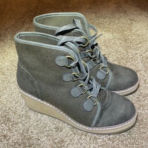 Lace up Wedges, Women’s Size 8, Olive Suede